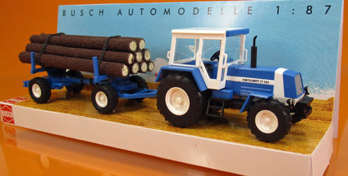 IFA Fortschritt Traktor ZT 323 mit Langholzanhänger