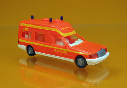 Mercedes-Benz W124L Krankenwagen (Binz) " Feuerwehr " - tagesleuchtrot