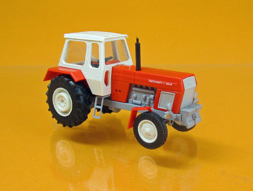 IFA Traktor Fortschritt ZT 300-D, Baujahr 1967 rot, Scale 1:87