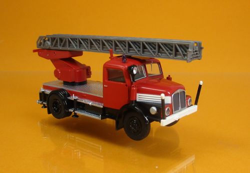 IFA S 4000-1 Feuerwehr Drehleiter DL 25 - DDR-Feuerwehr - rot/weiß - TD