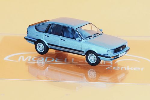 VW Passat B2 (1985) hellblau metallic 1:87