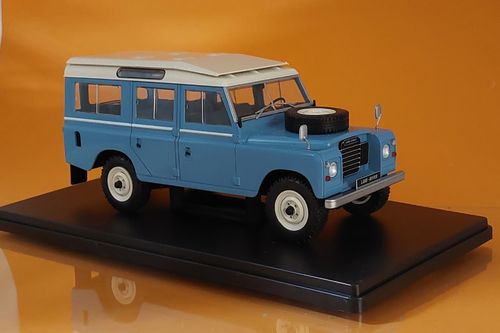 Land Rover Series III 109 blau Bj. 1980 1:24