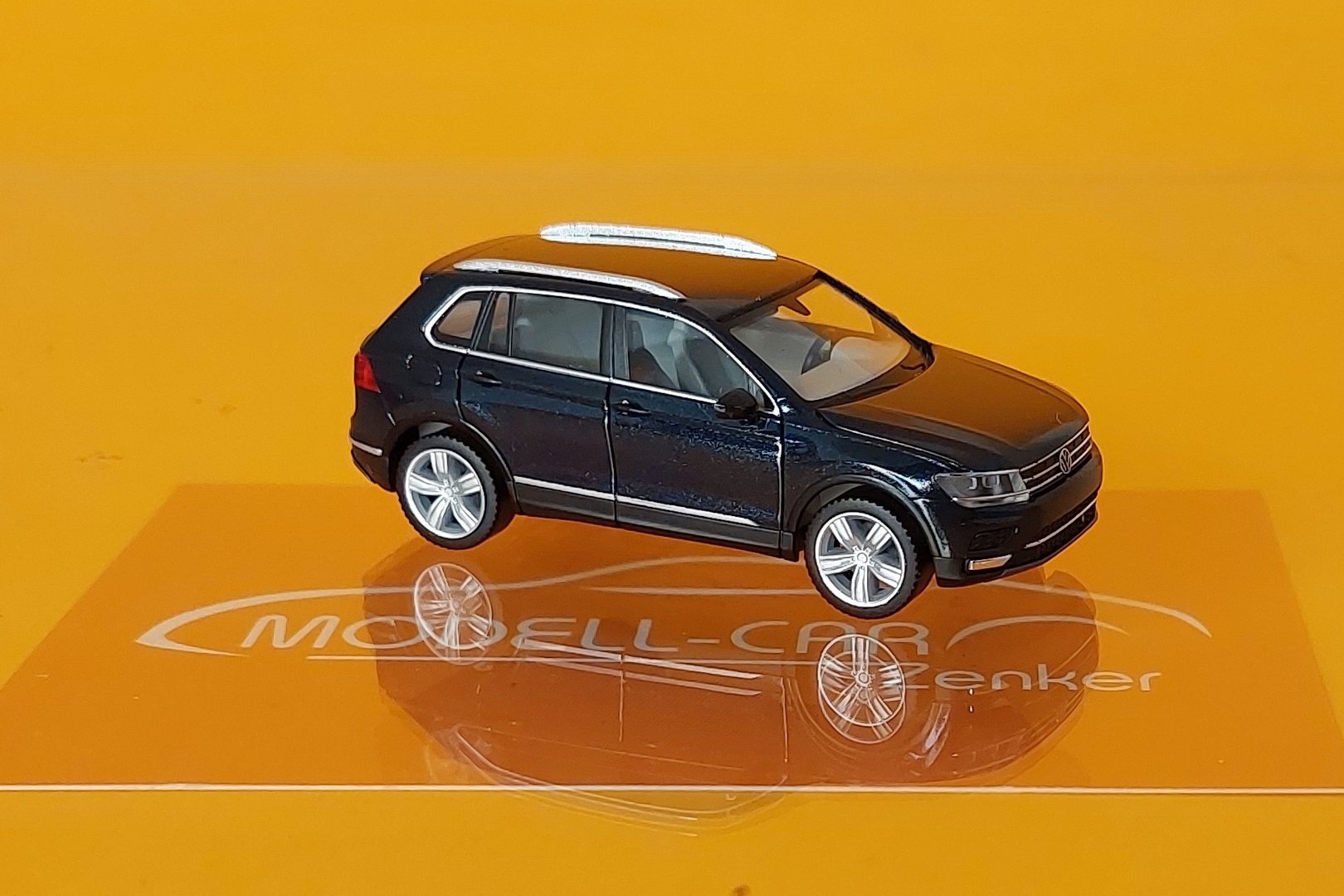 VW Tiguan, metallic-blau, 2015, Modellauto, Fertigmodell, Herpa 1