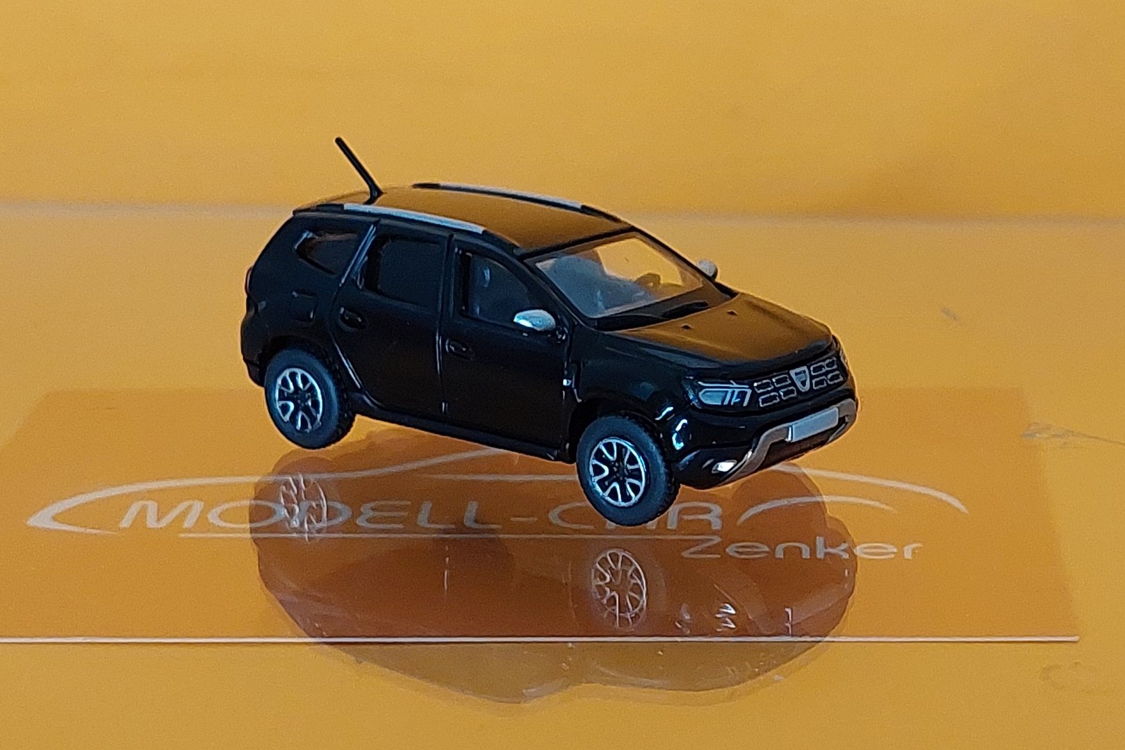 Brekina PCX 870374 Dacia Duster II schwarz metallic 2020 1:87