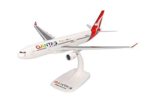 Herpa 614061 Qantas Airbus A330-200 “Pride is in the Air” VH-EBL 1:200
